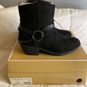 Girls black MK boots size-3 for $25